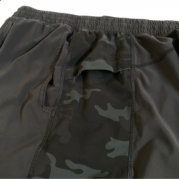 Lululemon black gray camo print side stripe panel elastic drawstring shorts - Picture 5 of 7